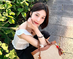 레드벨벳 조이, 군살 없는 한줌 허리