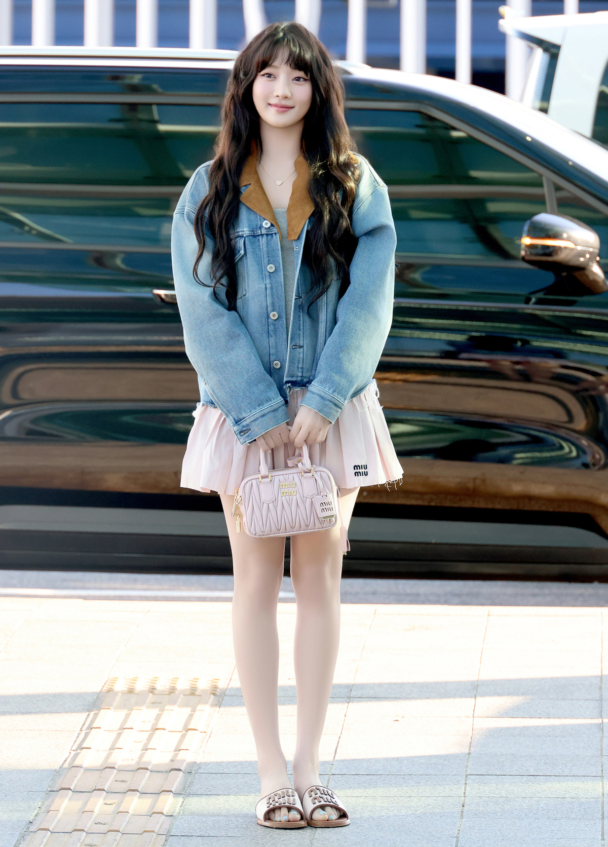 그룹 i-dle&nbsp;(아이들)&nbsp;민니 출국패션. 자료=미우미우(Miu Miu) 제공