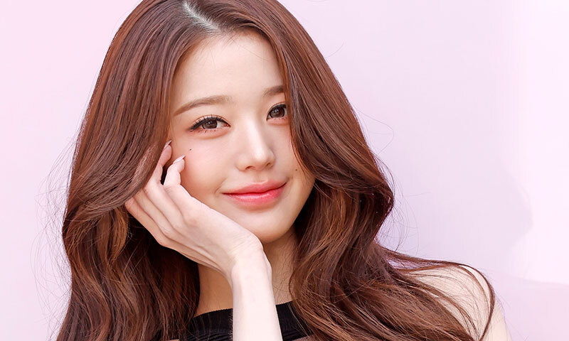규정이냐 태도냐…장원영, 공항 영상 후폭풍