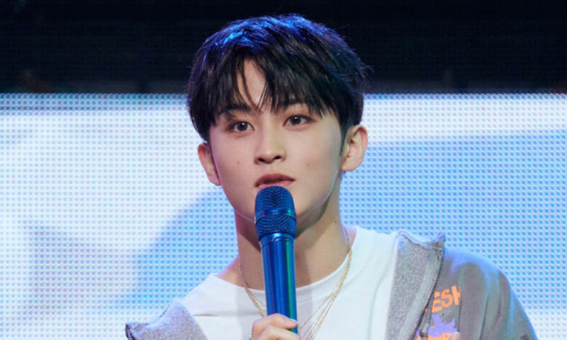 마크, 의상 논란에 빠른 대처…"역사적 의미 고려 못해"