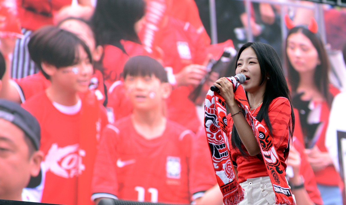 [SW포토] 가수 흰 축하공연 