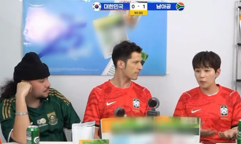 딘딘 "홍명보, 책임자라면 먼저 사과했어야"