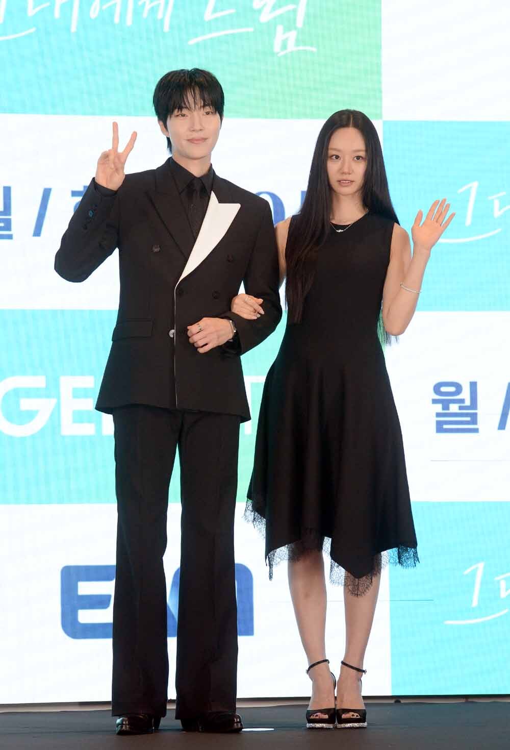 [SW포토]황인엽-이혜리,'또 교복이라 죄송합니다'