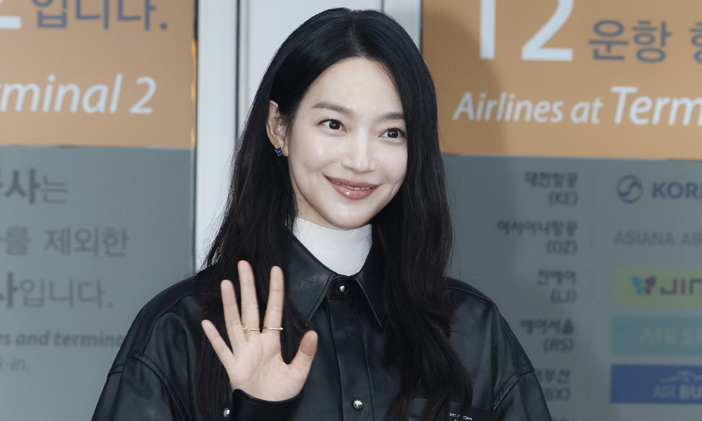 [한강로 컷] 배우 신민아, 은은한 미소 띄우며 출국