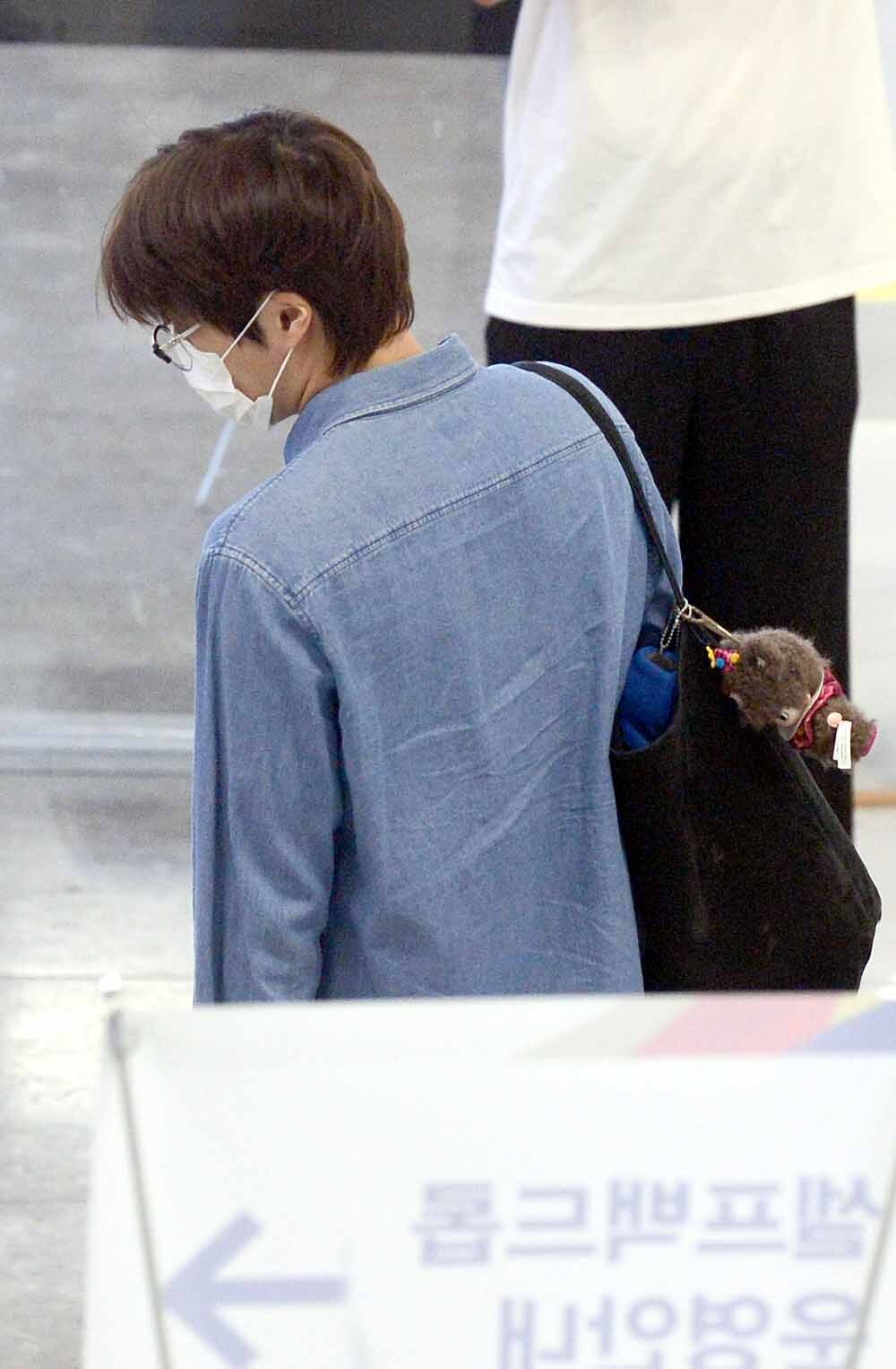 [SW포토]엑소 카이,'가방에 귀여운 인형 달고 일본으로'