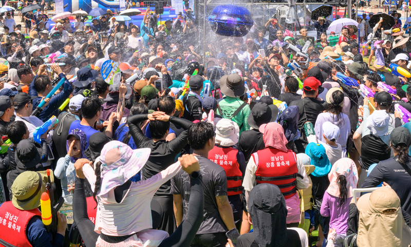 낮엔 물싸움, 밤엔 EDM 파티…심심할 틈 없네