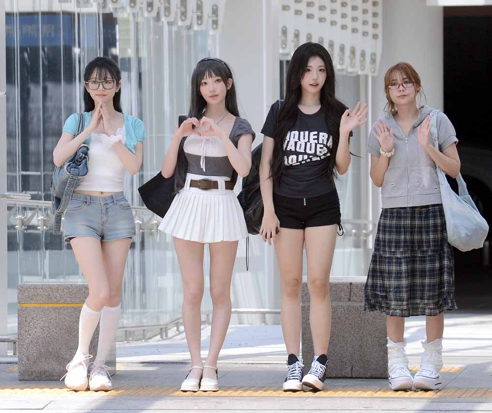 [SW포토]QWER,'ACON 갔다 올게요'