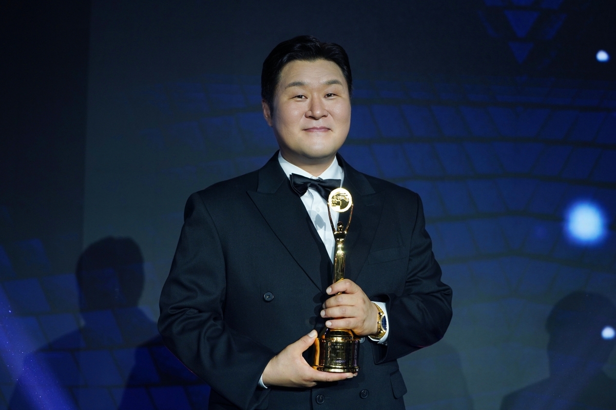 배우 윤경호. 눈컴퍼니 제공
