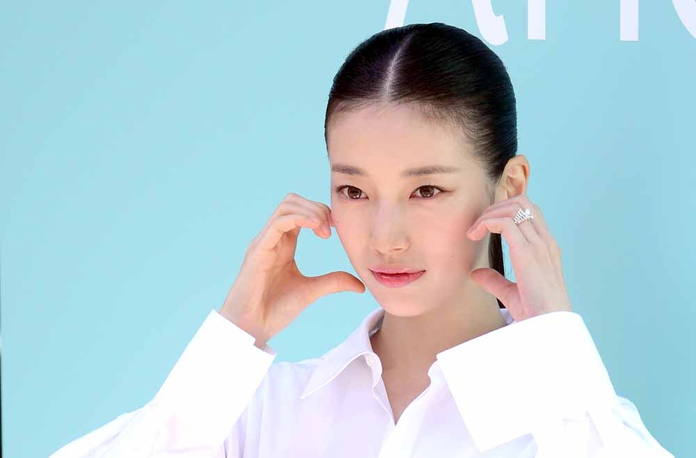 [SW포토]수지의 강렬한 볼하트