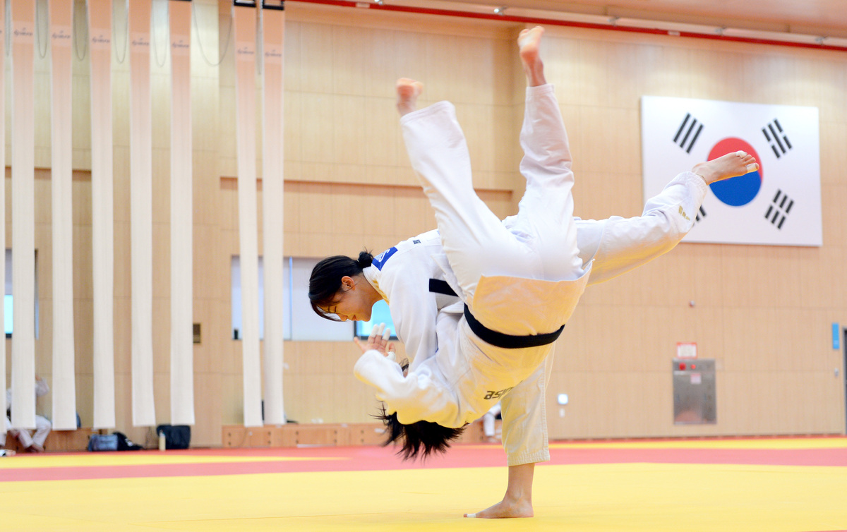 유도 정수진(오른쪽)이 9일 충북 진천 국가대표 선수촌에서 열린 2026 아이치·나고야 아시아경기대회 유도 국가대표팀 미디어데이에서 훈련을 하고 있다. 진천=김두홍 기자 kimdh@sportsworldi.com
