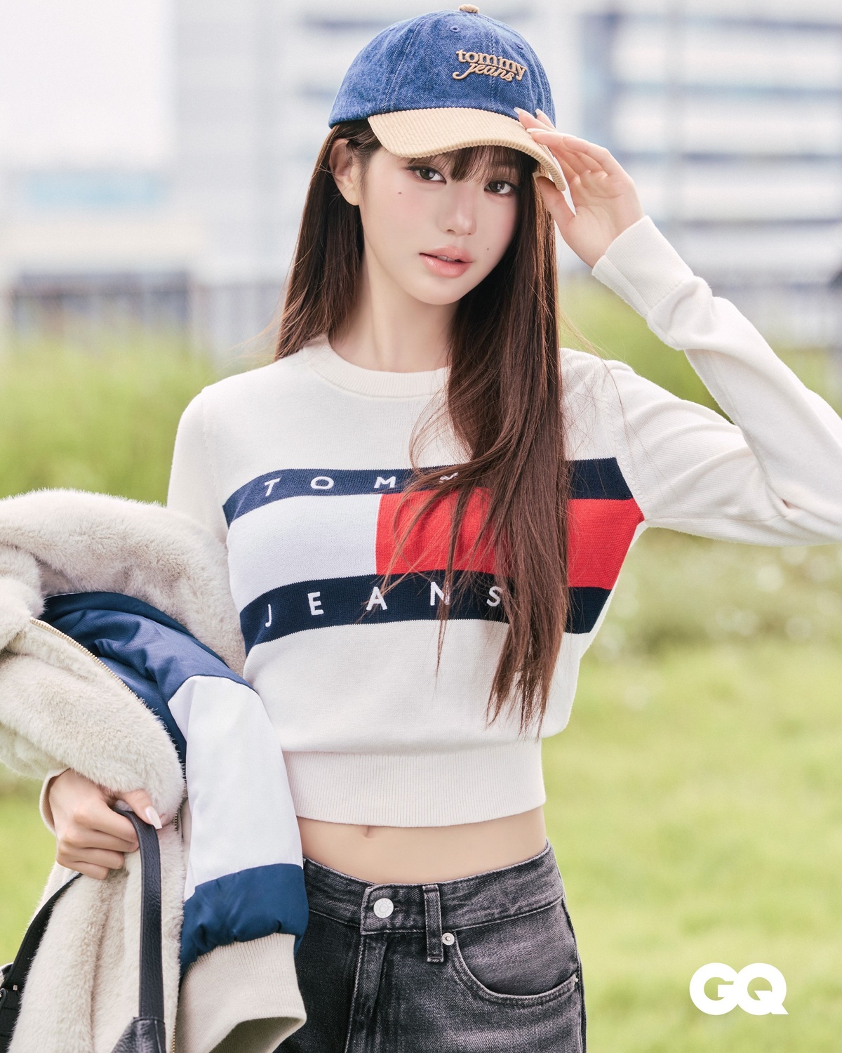 장원영이 스포티하고 쾌활한 화보를 공개했다. 출처=장원영 SNS