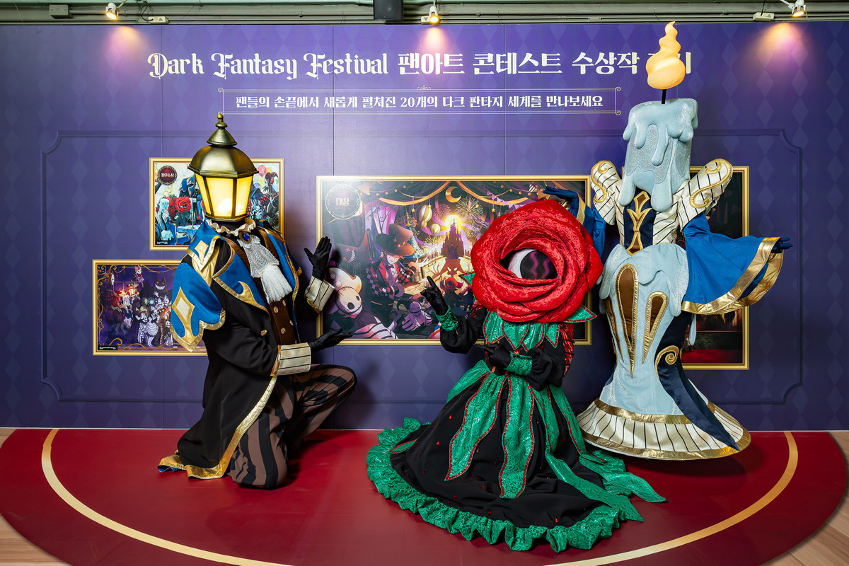 퍼레이드에 빠진 팬심, 작품이 되다… 롯데월드 ‘다크 판타지’ 팬아트 전시